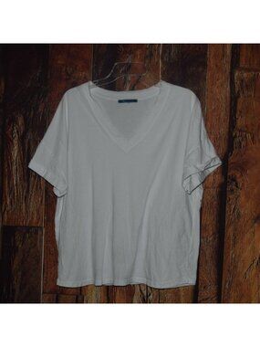 Shore Women's Sz M White V-Neck T-Shirt